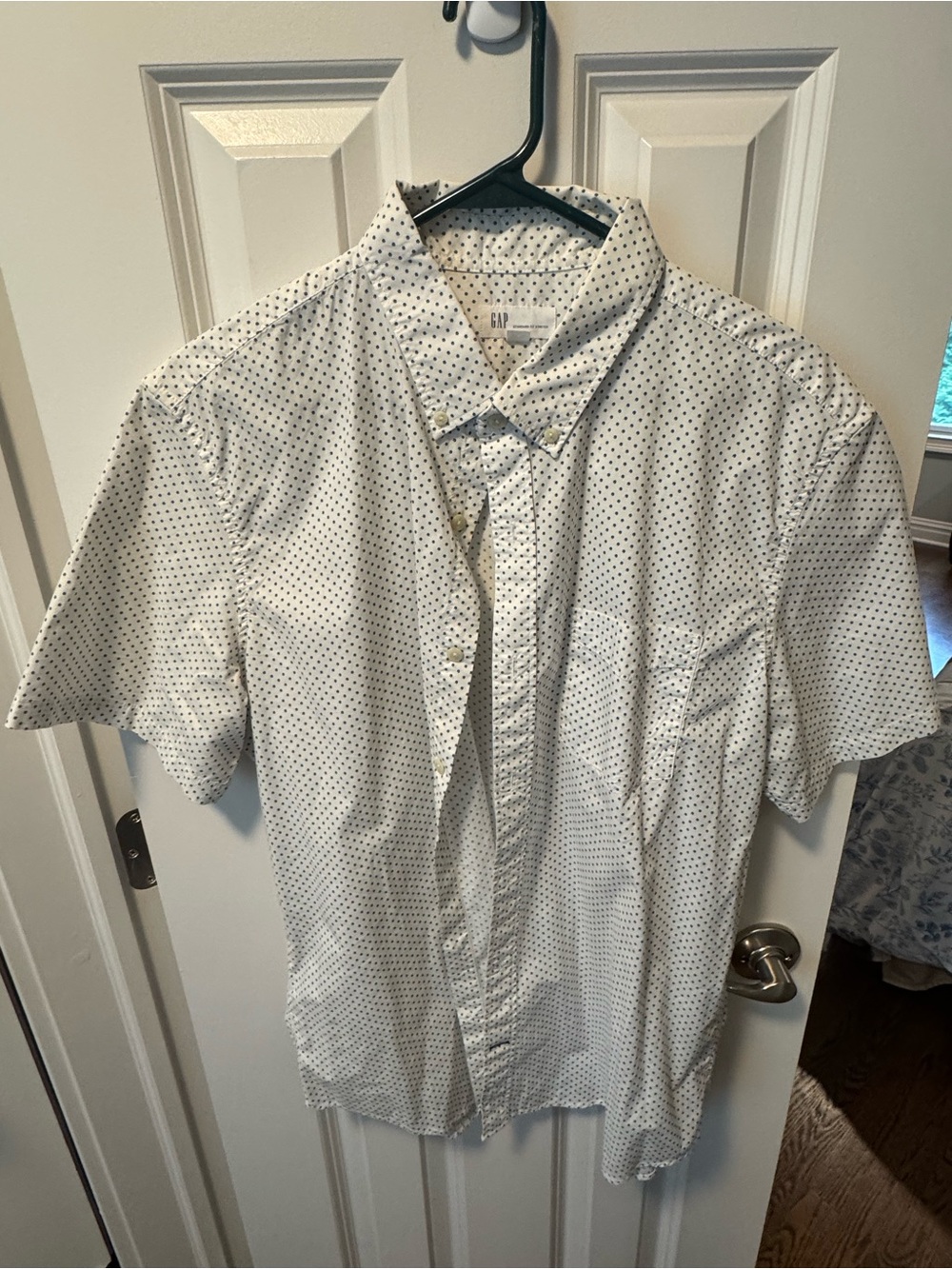 GAP Men's White Short-Sleeve Shirt with Black Dot Print